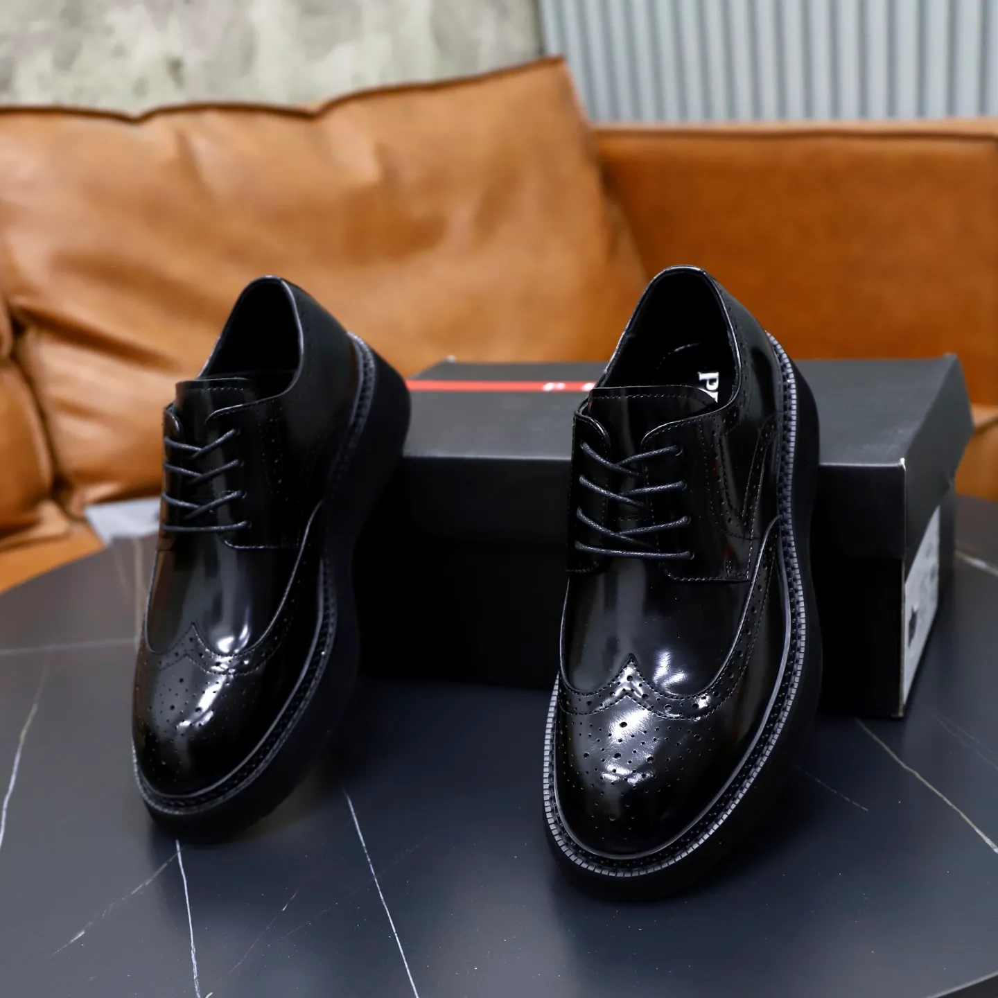 Ex-factory price: 640💰🙅‍♂️🙅‍♂️🙅‍♂️Cowhide Brand: PRADA Standard code: 38-44 (45 customized) Grade: Same as the official website Material: Original high-grade cowhide surface, cowhide lining, non-slip, soft and wear-resistant outsole Style category: Men's fashionable casual boots, distinguished luxury brand elements, top luxury Color: actual picture color
